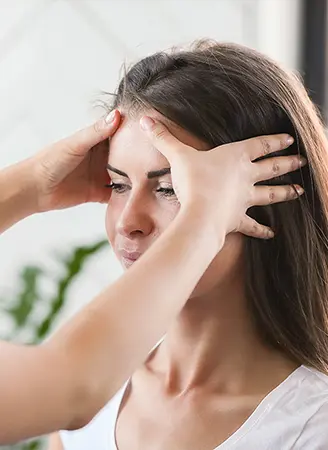 Manipulation de la tête par un kinésiologue